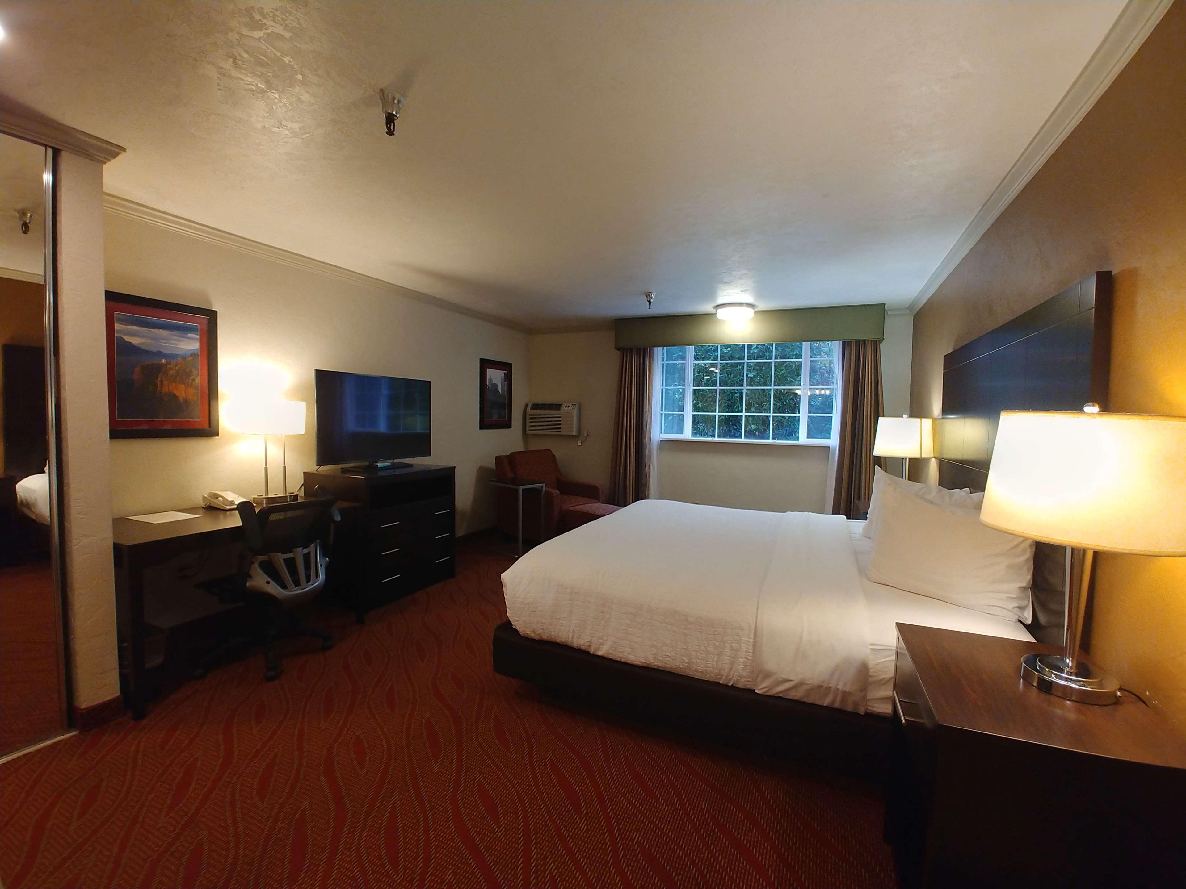 ווילסונוויל Best Western Plus Parkway Inn מראה חיצוני תמונה