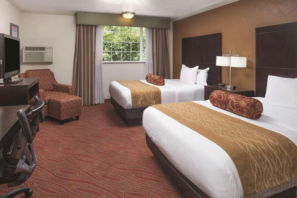 ווילסונוויל Best Western Plus Parkway Inn מראה חיצוני תמונה