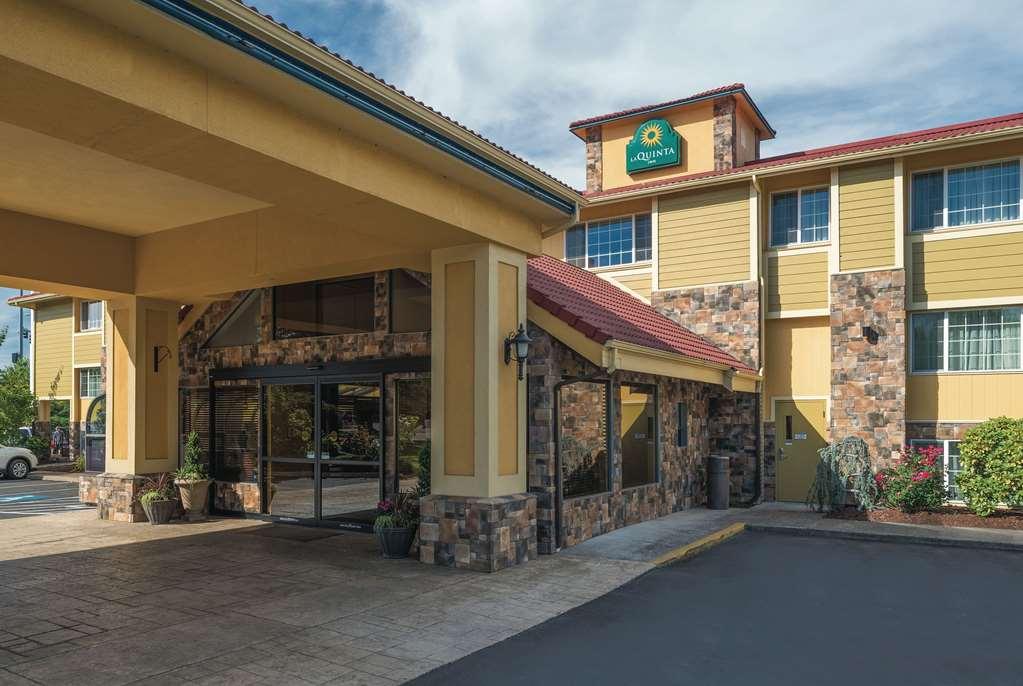 ווילסונוויל Best Western Plus Parkway Inn מראה חיצוני תמונה