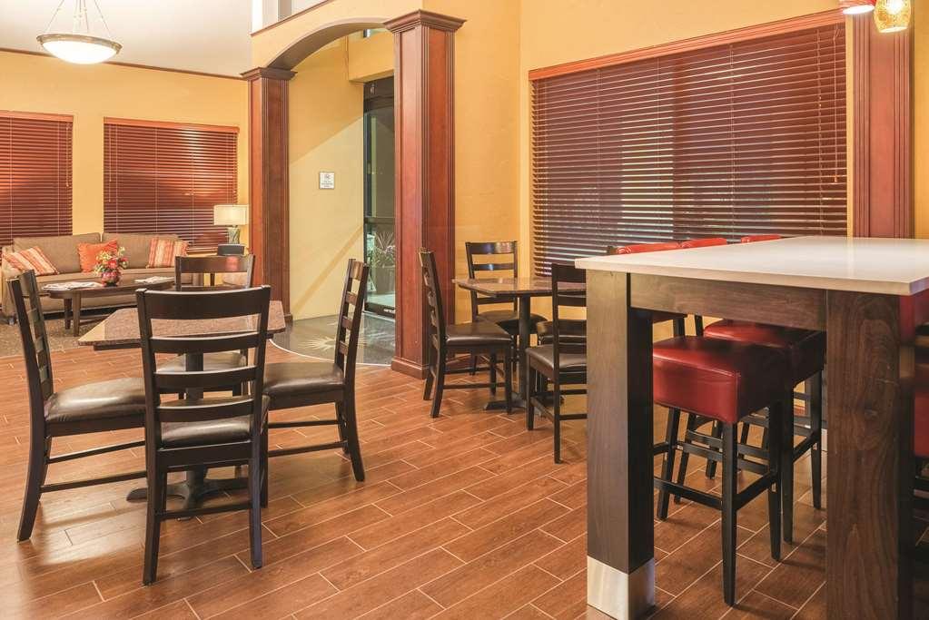 ווילסונוויל Best Western Plus Parkway Inn מראה חיצוני תמונה
