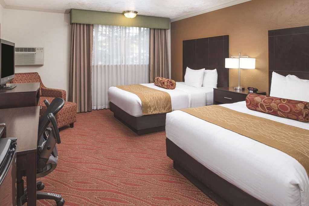 ווילסונוויל Best Western Plus Parkway Inn מראה חיצוני תמונה