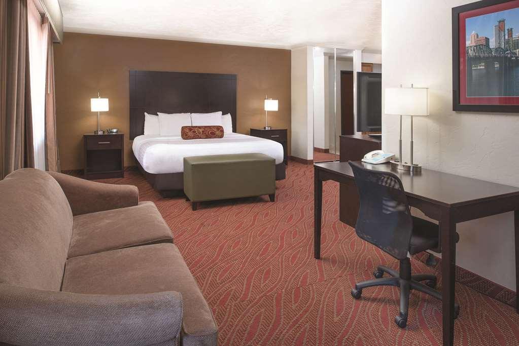 ווילסונוויל Best Western Plus Parkway Inn מראה חיצוני תמונה