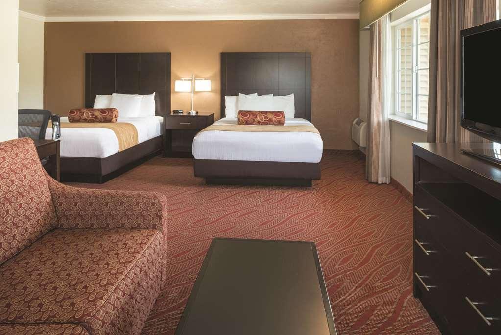 ווילסונוויל Best Western Plus Parkway Inn מראה חיצוני תמונה