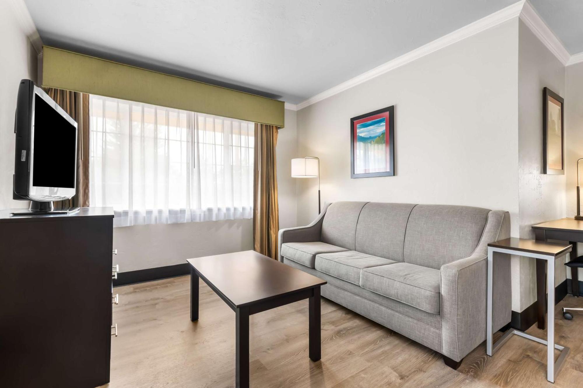 ווילסונוויל Best Western Plus Parkway Inn מראה חיצוני תמונה