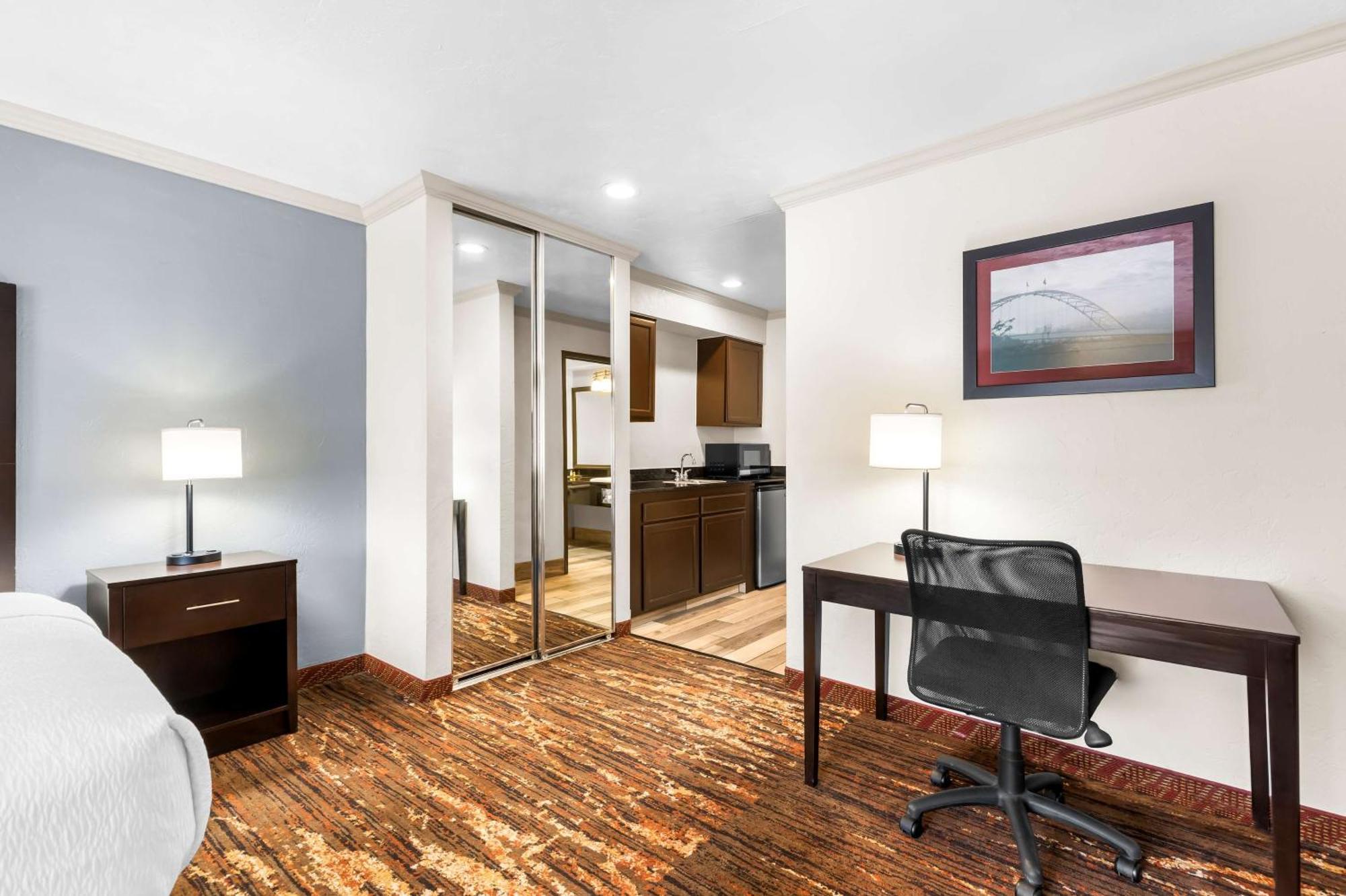 ווילסונוויל Best Western Plus Parkway Inn מראה חיצוני תמונה
