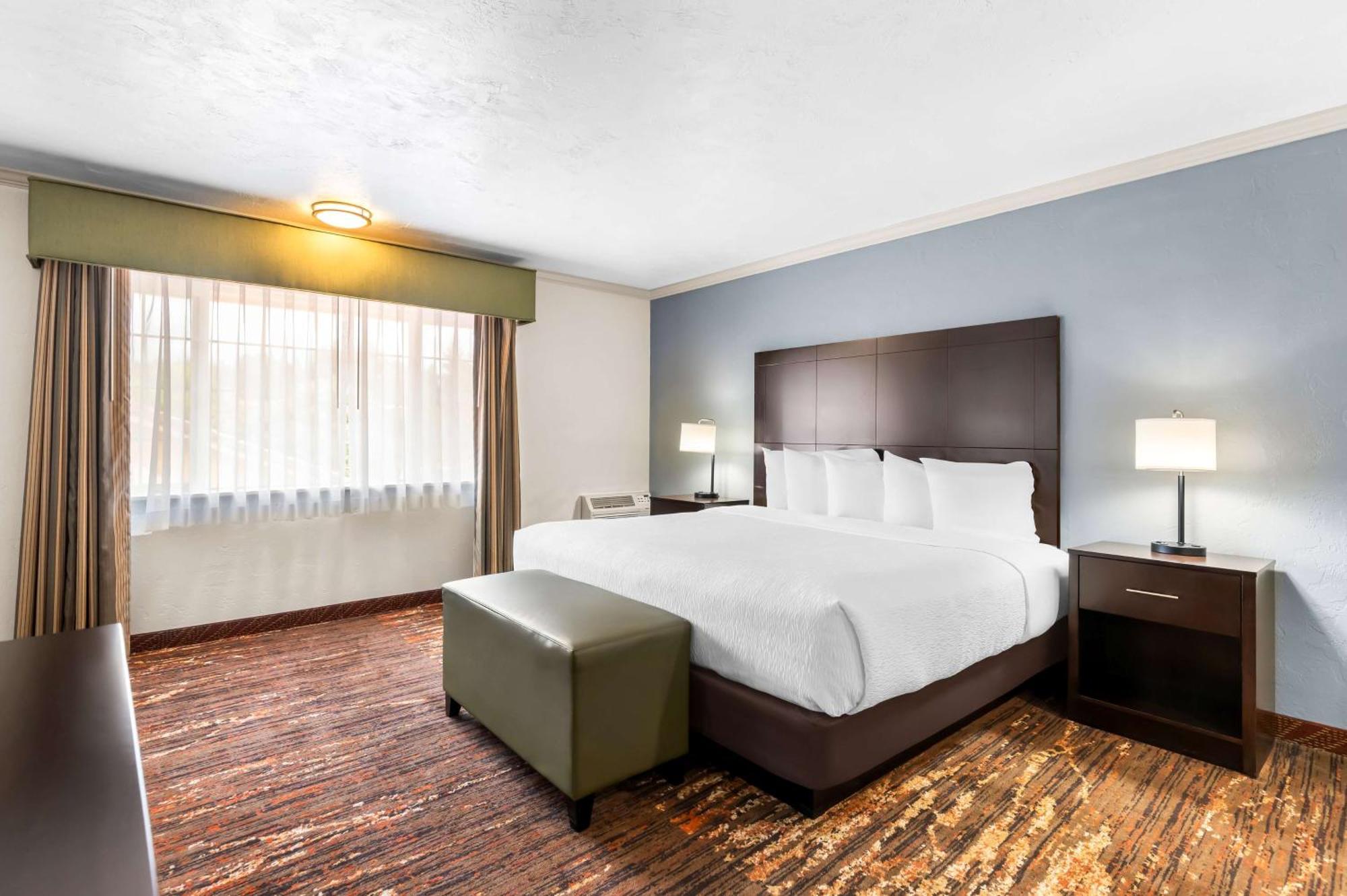 ווילסונוויל Best Western Plus Parkway Inn מראה חיצוני תמונה