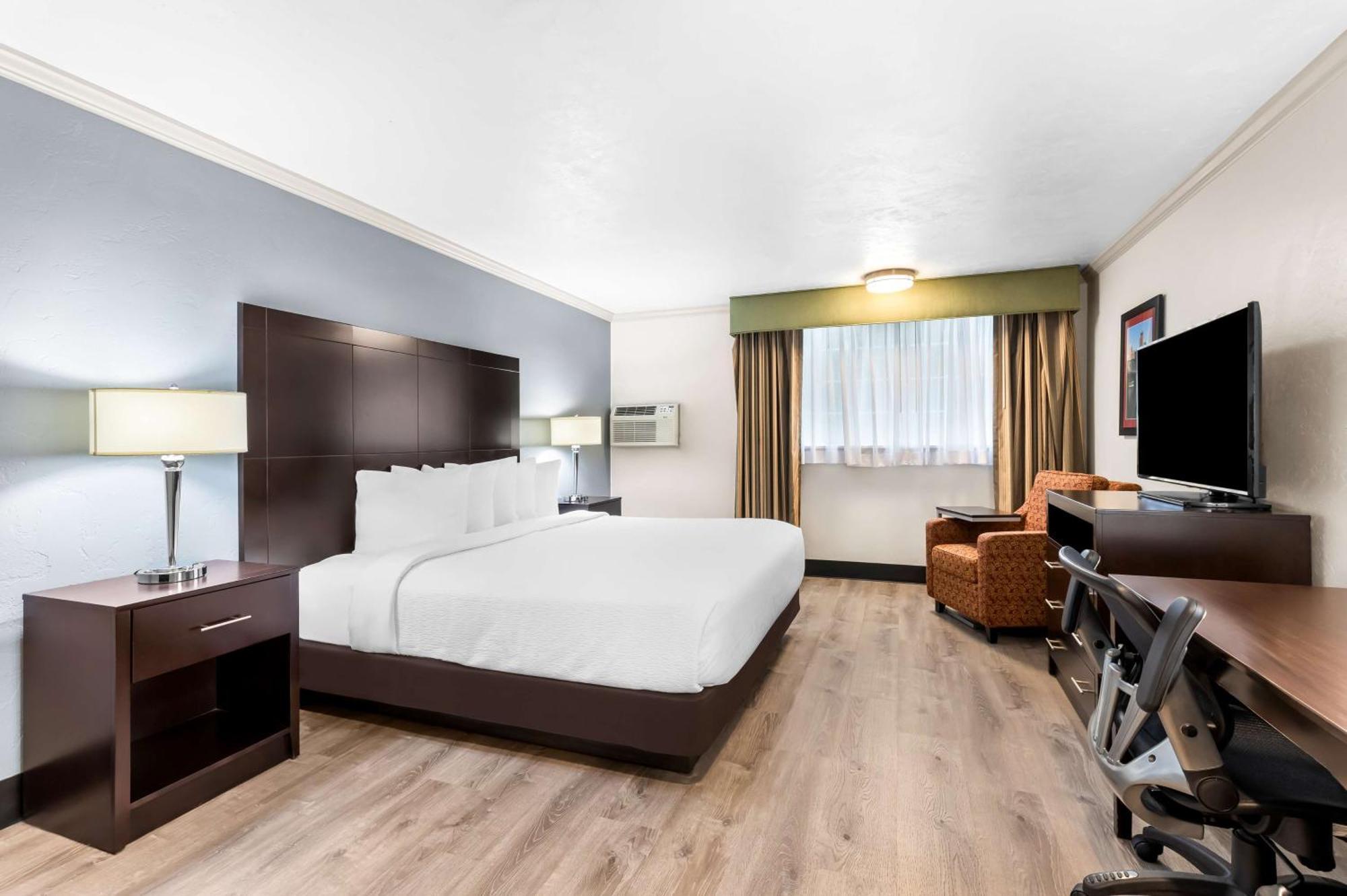 ווילסונוויל Best Western Plus Parkway Inn מראה חיצוני תמונה