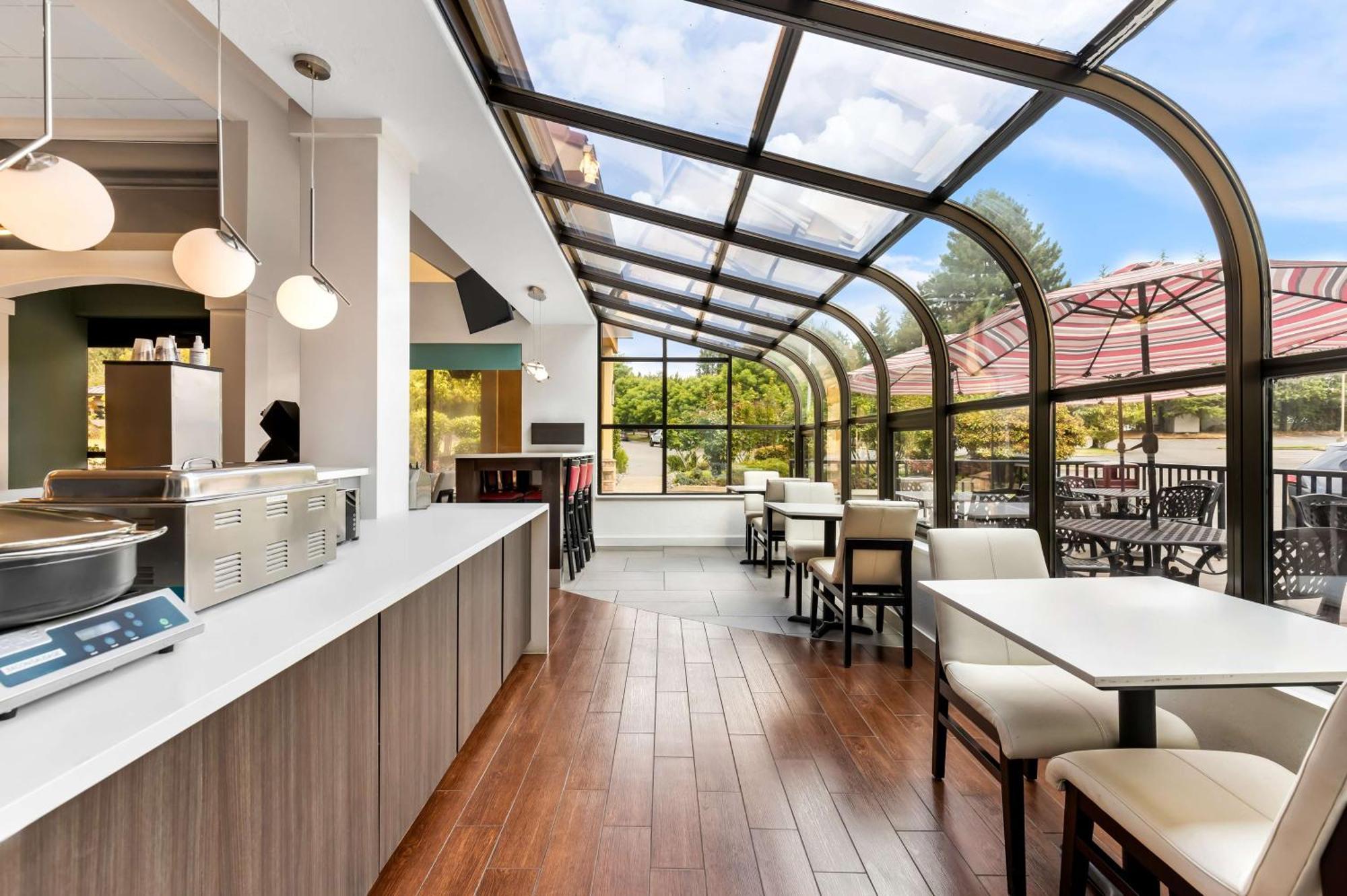 ווילסונוויל Best Western Plus Parkway Inn מראה חיצוני תמונה
